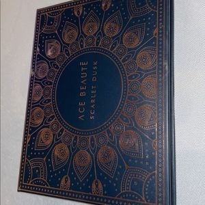 NEVER USED EYESHADOW PALETTE